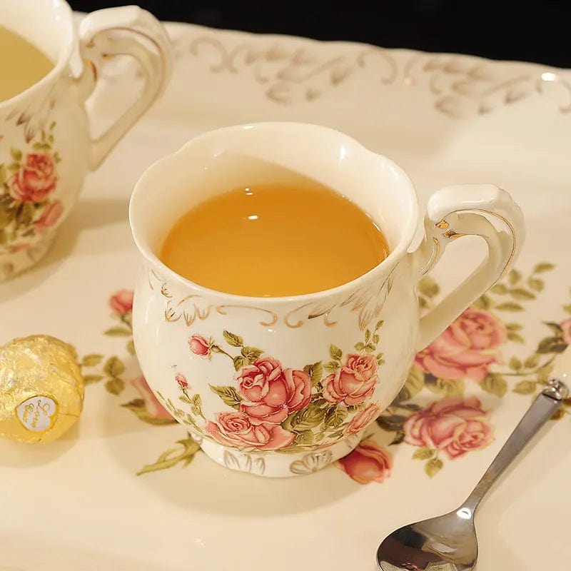 English Tea Set with Rose Motifs in Porcelain